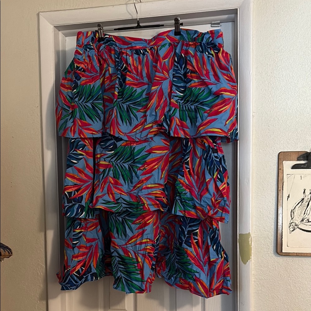 Tiered midi skirt with tropical print